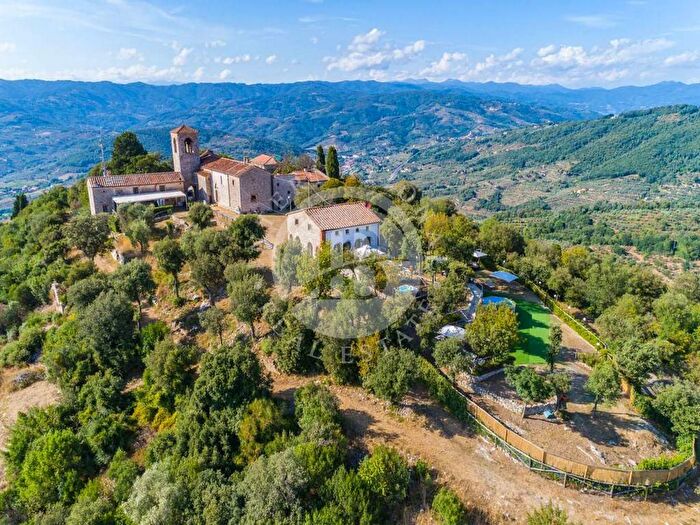 Casa con 6 locali in vendita in Monsummano Terme