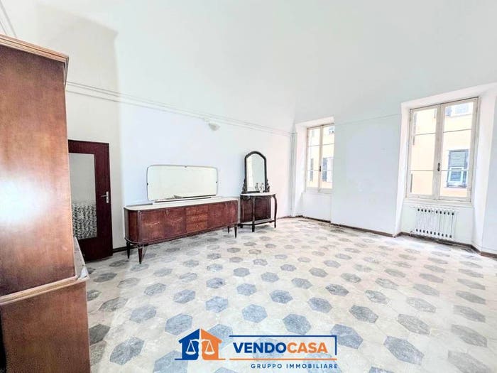 Appartamento trilocale in vendita in Via Giuseppe Garibaldi, Centro, Loano