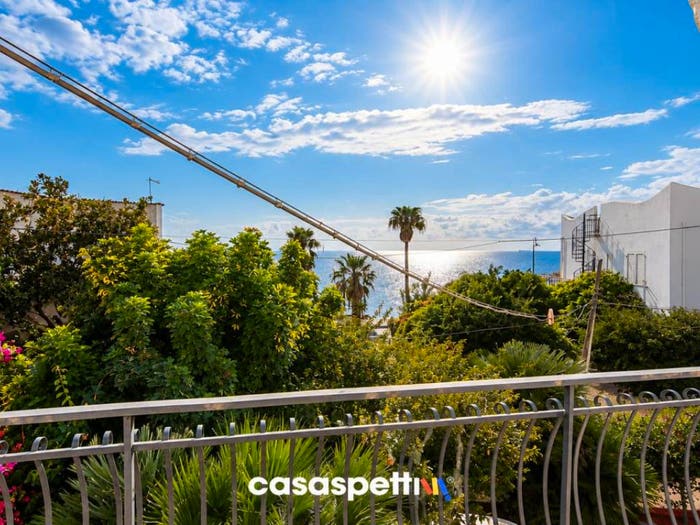 Casa quadrilocale in vendita in Lungomare Cicerone, Motta San Giovanni