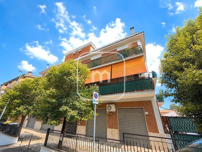 Appartamento trilocale in vendita in Via Vallo della Lucania, Borghesiana, Roma