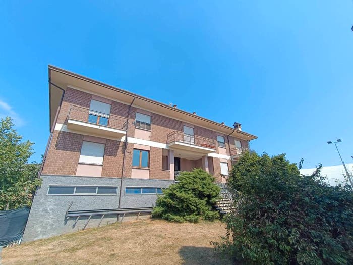 Appartamento trilocale in vendita in Via Borgomanero, Centro, Cureggio