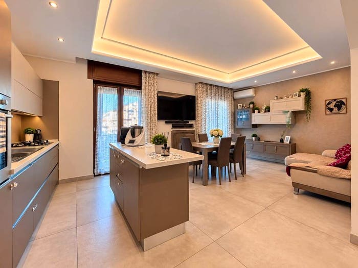 Appartamento quadrilocale in vendita in Via Sandro Botticelli, Pianura, Napoli