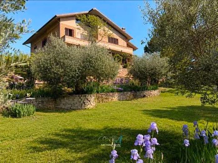 Casa con 6 locali in vendita in Contrada Fontevannazza, Treia