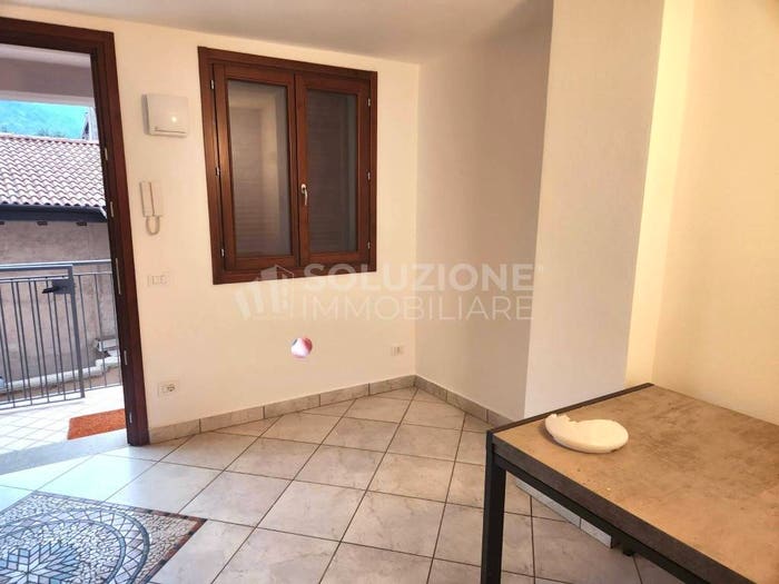 Appartamento trilocale in vendita in Via Alessandro Manzoni, Centro, Gazzaniga