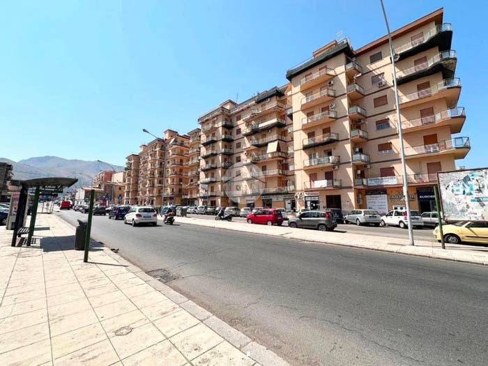Appartamento quadrilocale in vendita in Via Oreto, Guadagna, Palermo