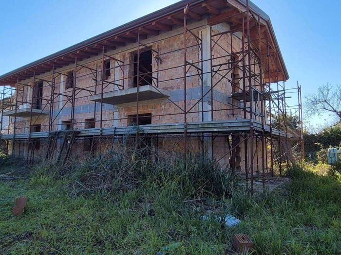 Casa con 6 locali in vendita in Romagnano, Massa