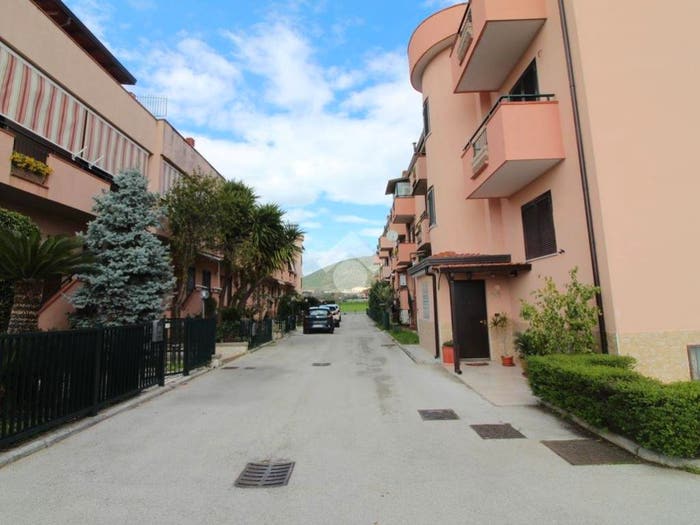 Casa con 6 locali in vendita in Via Tommaso De Angelis, Casagiove