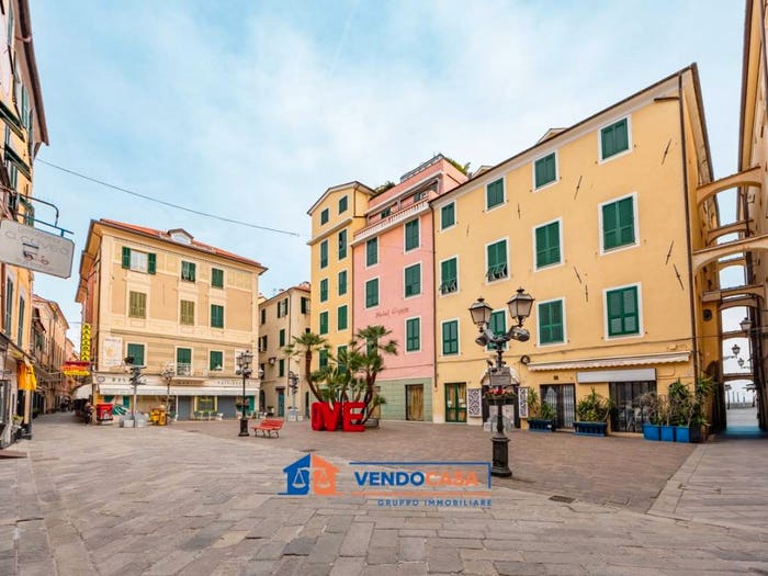 Appartamento trilocale in vendita in Via Settembre, Centro, Alassio
