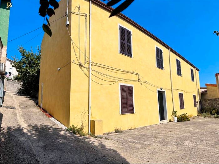 Appartamento con 6 locali in vendita in Via E Costa, Burgos