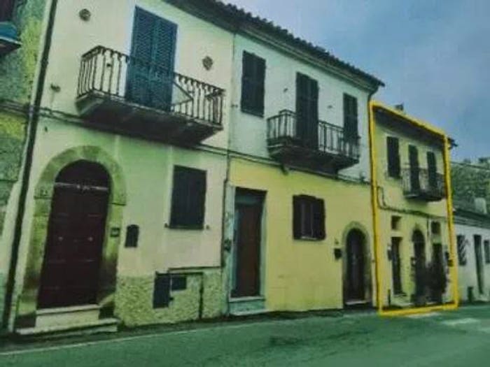 Appartamento quadrilocale in vendita in Via Roma, Ischia di Castro
