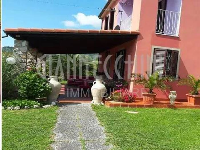Casa quadrilocale in vendita in Via Bolano, Centro, Santo Stefano di Magra