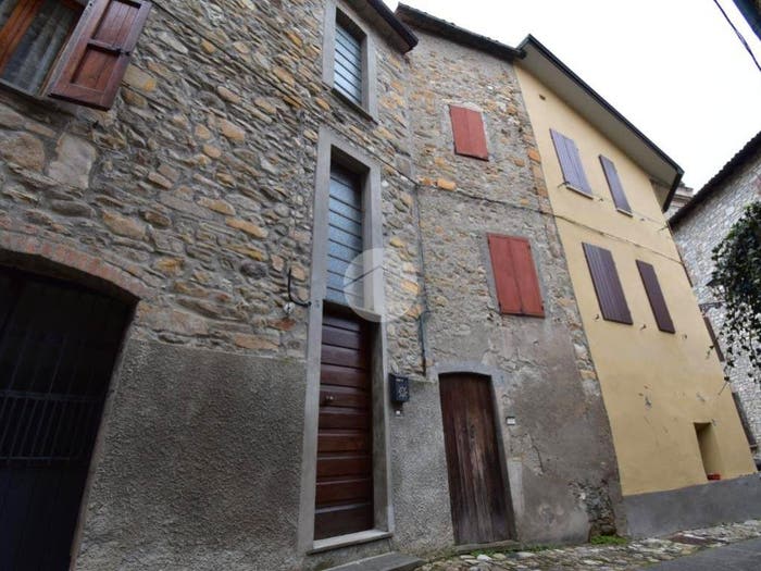 Casa bilocale in vendita in V Giuseppe Mazzini, Centro, Calestano