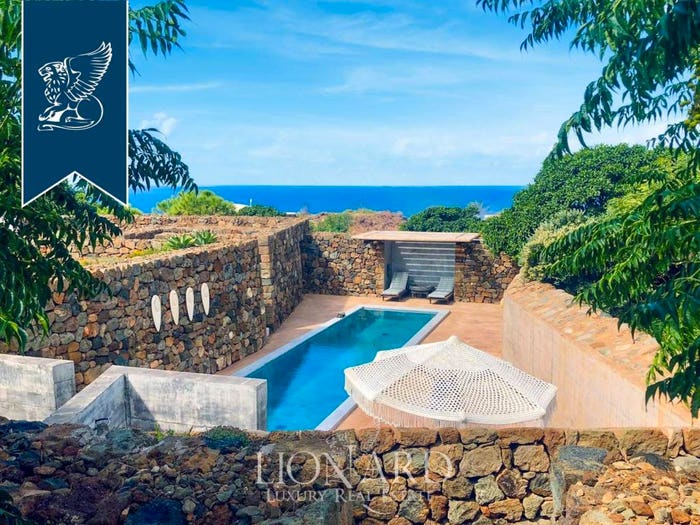 Casa con 6 locali in vendita in Pantelleria
