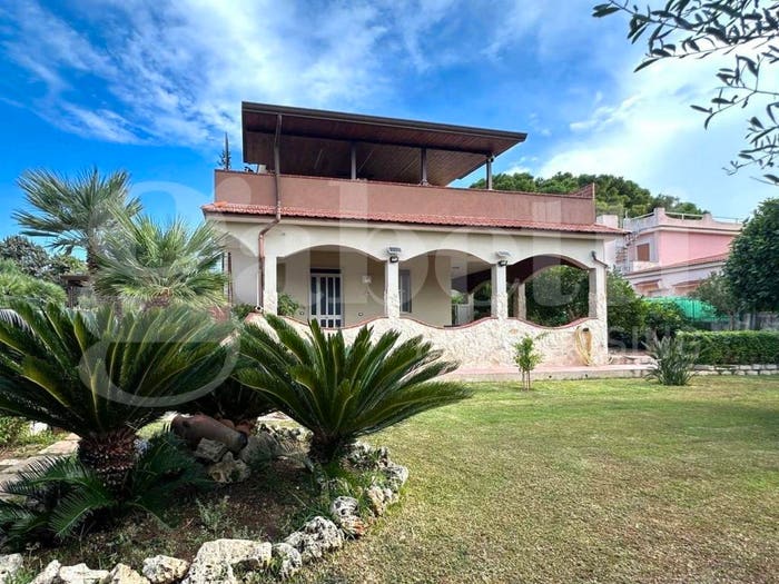Casa con 6 locali in vendita in CONTRADA CHIUSA DI CARLO SNC, Gallina, Avola