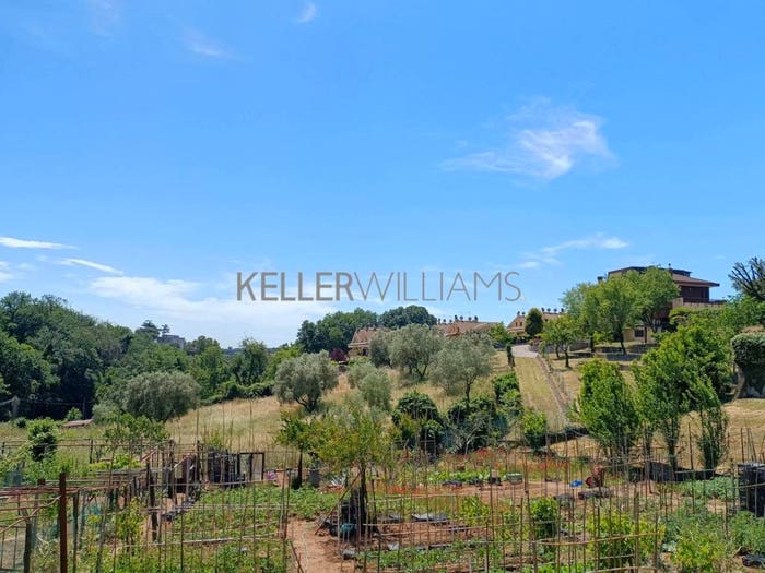Appartamento quadrilocale in vendita in Via Lonato, Valle Muricana, Roma