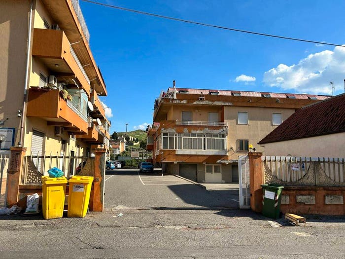 Appartamento con 5 locali in vendita in Via Molise, Santa Maria, Catanzaro