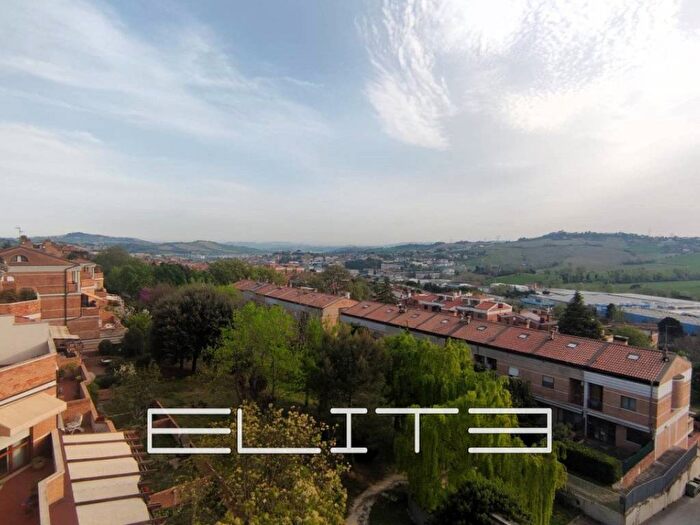 Appartamento trilocale in vendita in VIA TOGLIATTI, Q, Ancona