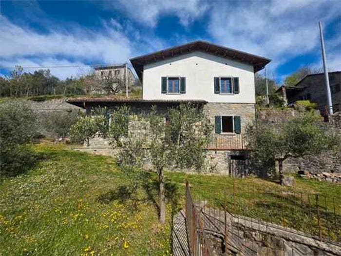 Casa con 6 locali in vendita in Via Soccorso No Number, Centro, Castiglione di Garfagnana