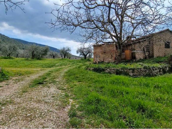 Casa con 6 locali in vendita in Barbasciano voc Piemonte, Massa Martana