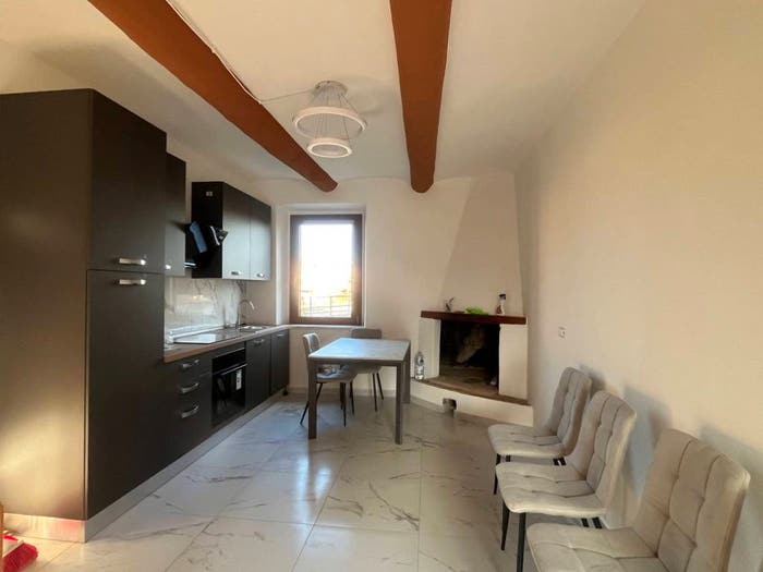 Appartamento quadrilocale in vendita in Via Lauretana, Camucia Monsigliolo, Cortona