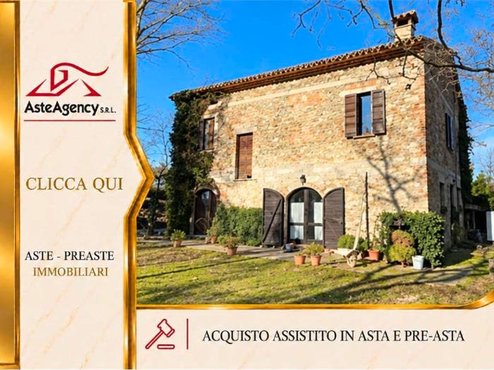 Casa con 6 locali in vendita in Via Montecalende località Cà Balduccio, Urbino