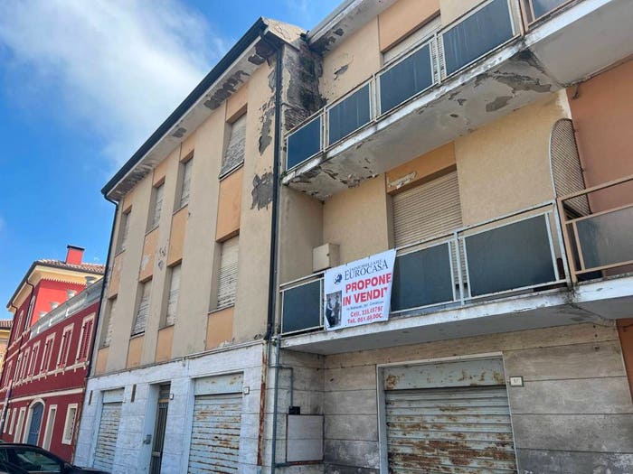 Casa con 6 locali in vendita in Piazza Alfredo Baccarini, Centro, Finale Emilia