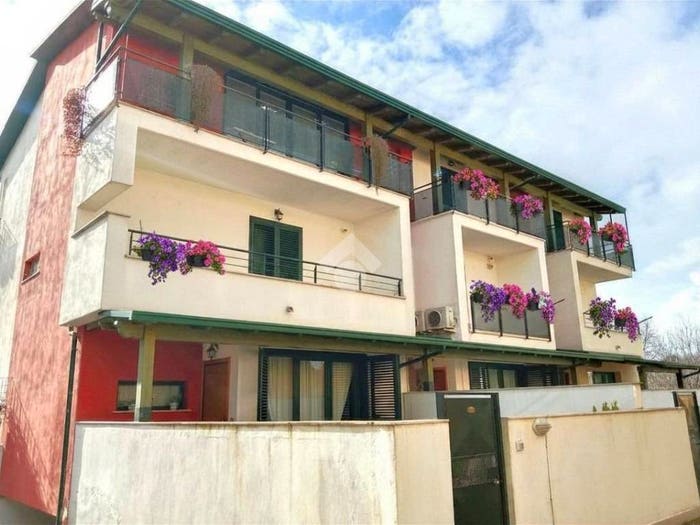 Casa con 5 locali in vendita in PIAZZA IV NOVEMBRE, Manocalzati