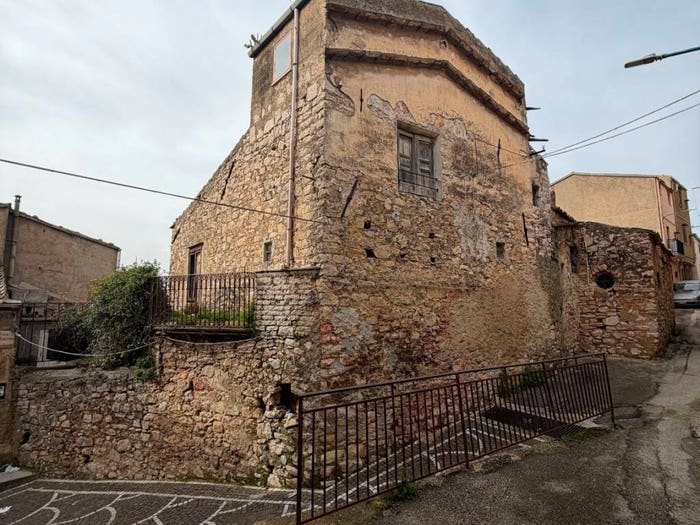 Casa con 6 locali in vendita in Via Mancuso, Bisacquino