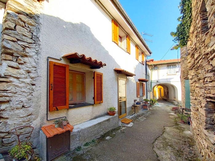 Casa quadrilocale in vendita in Via Coste di Villa San Sebastiano, Ville San Pietro, Borgomaro