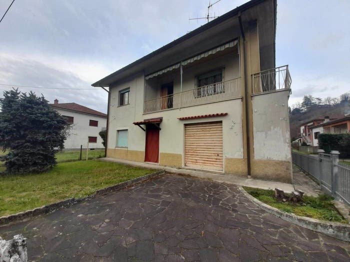 Casa con 6 locali in vendita in Serricciolo, Aulla