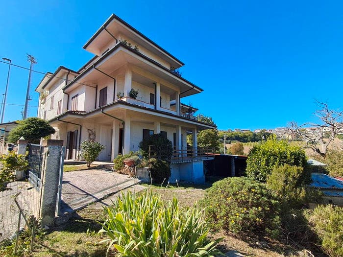 Casa con 6 locali in vendita in Via Stadio, Monte Urano