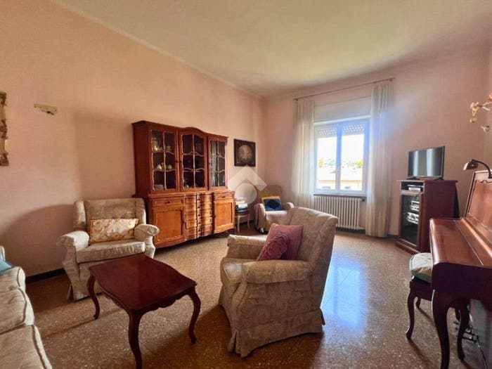 Appartamento con 6 locali in vendita in Corso Carlo Alberto, Piano, Ancona