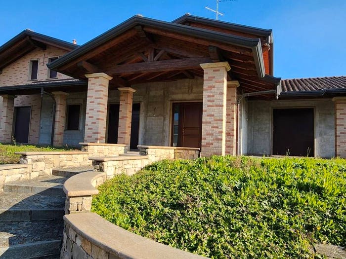 Casa con 6 locali in vendita in Via Maggio, Gorla Maggiore