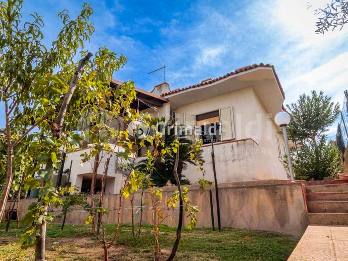 Casa con 6 locali in vendita in Gallina, Avola