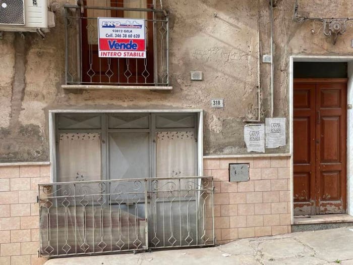 Casa quadrilocale in vendita in Via Fratelli Bandiera, Centro, Gela