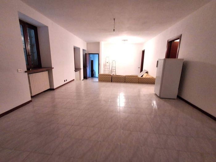 Appartamento trilocale in vendita in CASTEGGIO VIA CARLITO SCLAVI, Centro, Casteggio