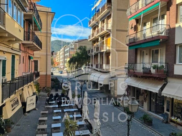 Appartamento con 6 locali in vendita in Via Gramsci, Muretto di Alassio Stazione Corso Marconi, Alassio