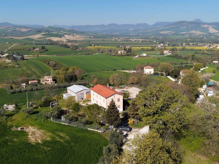 Casa con 6 locali in vendita in Contrada Morazzano, Pollenza