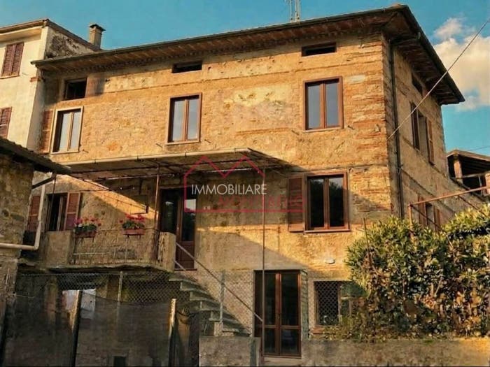 Casa con 6 locali in vendita in Marignana, Camaiore Paese, Camaiore