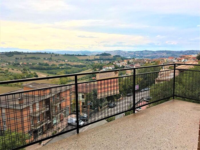 Appartamento con 5 locali in vendita in viale Medaglie d'Oro, Centro, Fermo