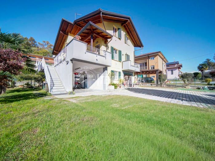 Casa con 5 locali in vendita in Via Benvenuto Cellini, Besnate