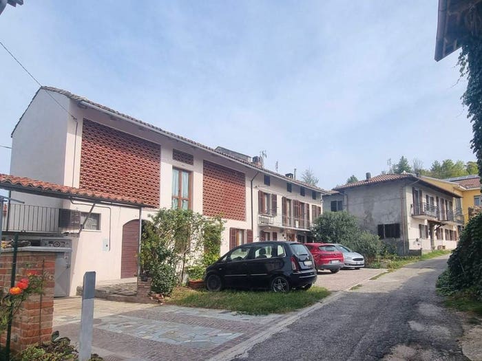 Casa con 6 locali in vendita in Via Freto, Freto, Mombercelli