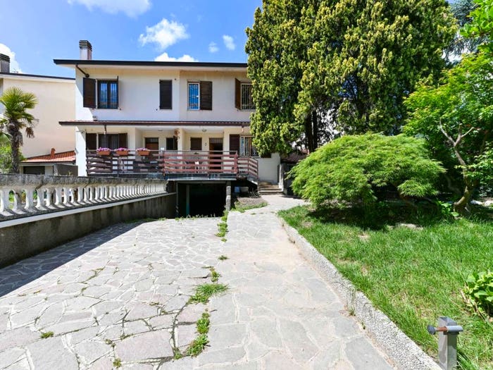 Casa quadrilocale in vendita in Via Giusti, Rodano