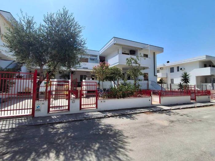 Appartamento trilocale in vendita in Via dei Gerani, Marina Di Lesina, Lesina