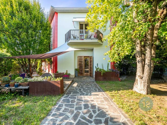 Casa con 5 locali in vendita in via aprile, Centro, Moglia