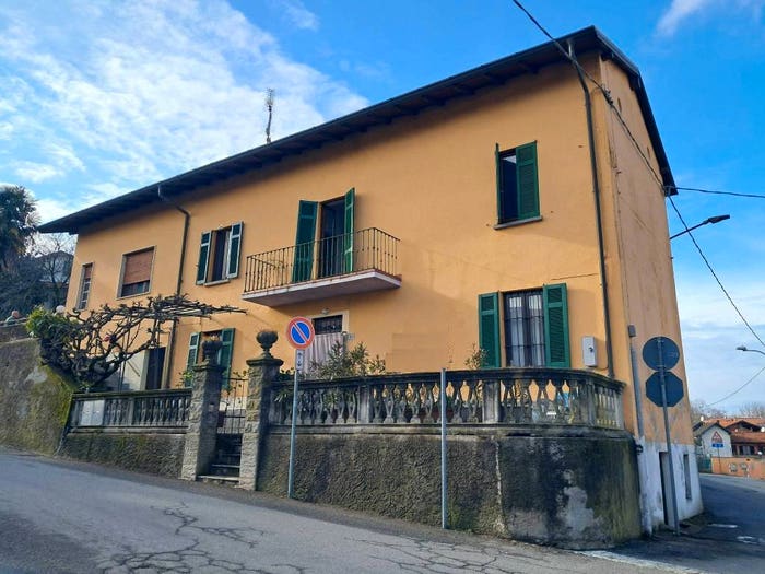 Casa con 6 locali in vendita in Via Ronco Binda, Centro, Besozzo