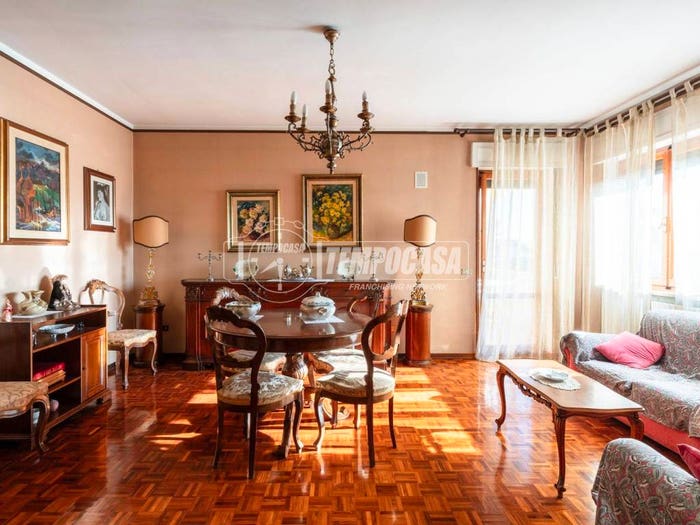 Appartamento quadrilocale in vendita in Via Giuseppe Ungaretti, Centro, Macerata