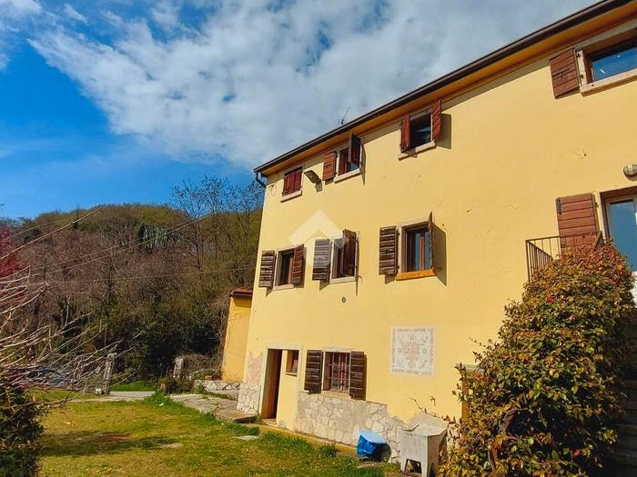 Casa quadrilocale in vendita in Via Enzo Ferrari, Caprino Veronese