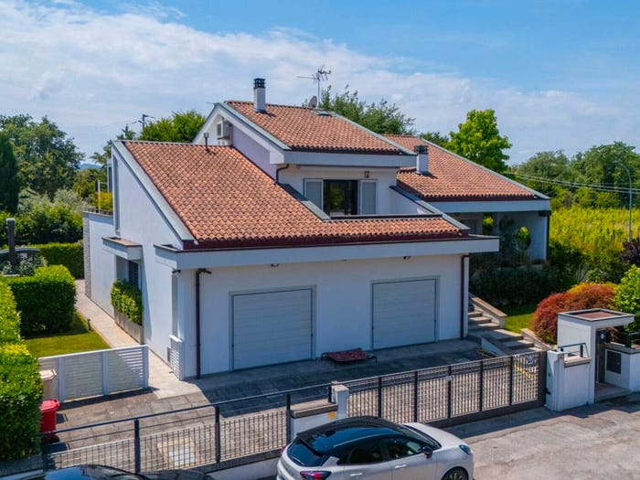 Casa con 6 locali in vendita in Via Bourges, Vecchiazzano Ospedale, Forlì