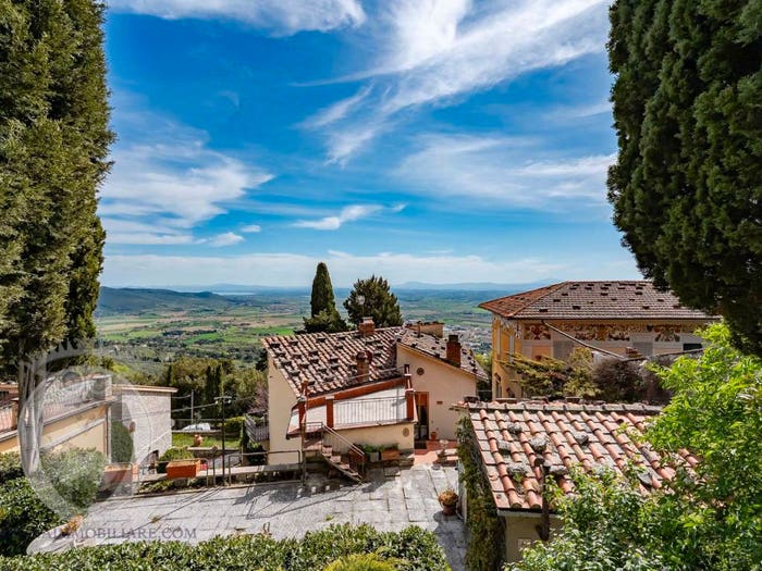 Casa con 6 locali in vendita in Via Galileo Galilei, Centro, Cortona